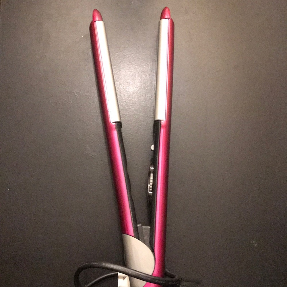 Bed head hair straightener